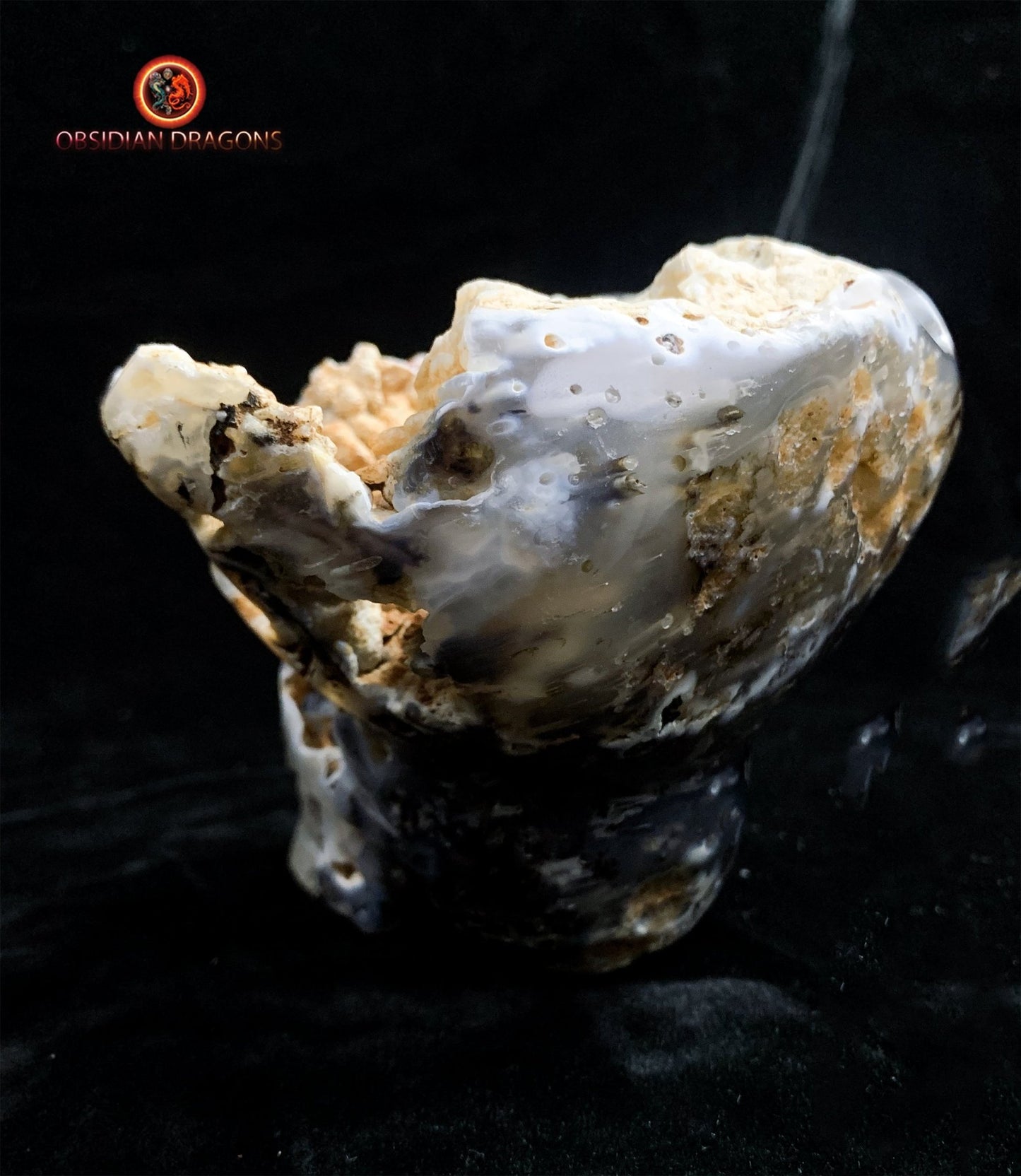 Crâne de cristal exceptionnel- Concrétions dans agate