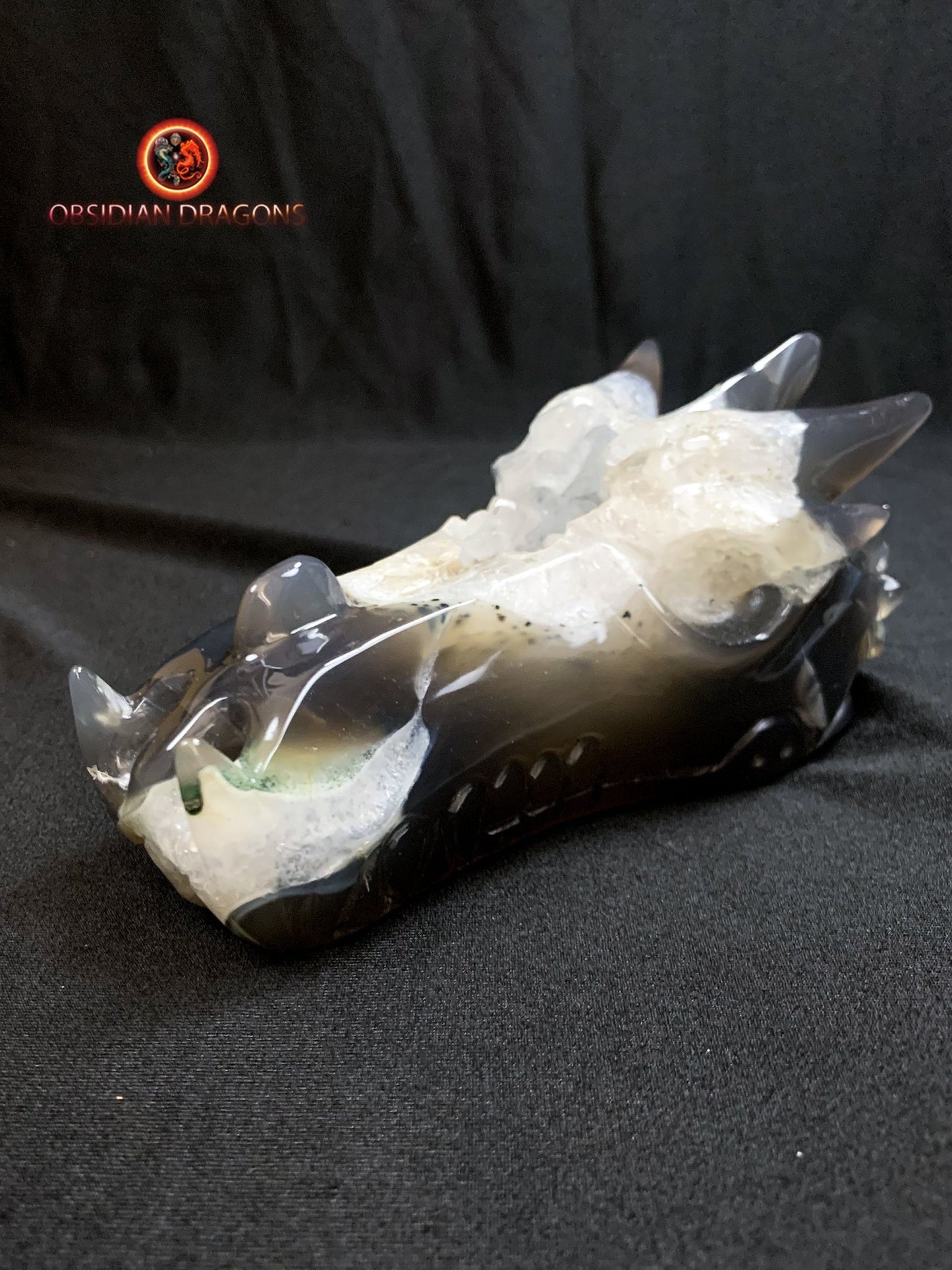 Crâne de dragon- artisanal- géode de quartz