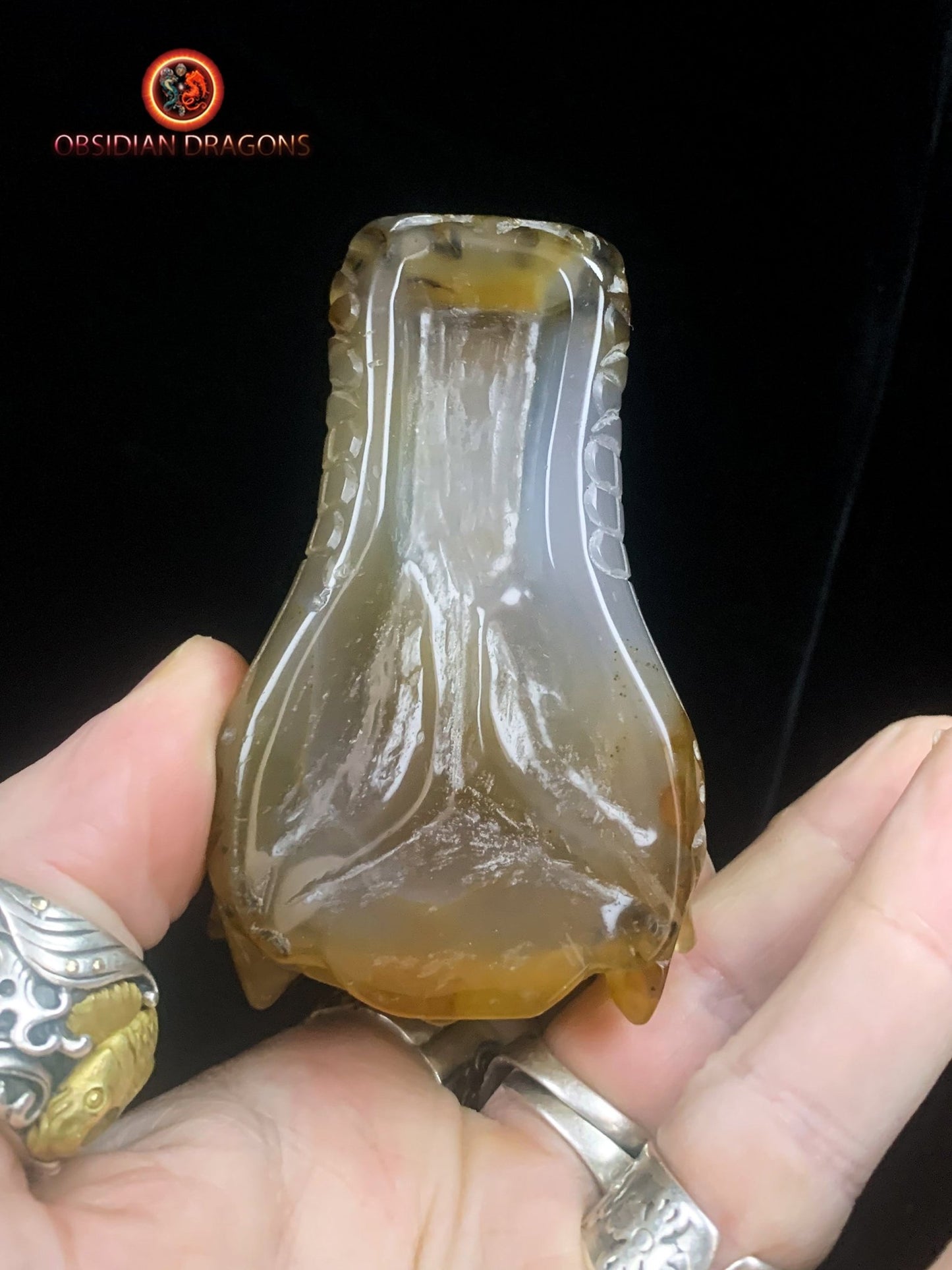 Crâne de dragon sculpté dans une géode de quartz | obsidian dragons