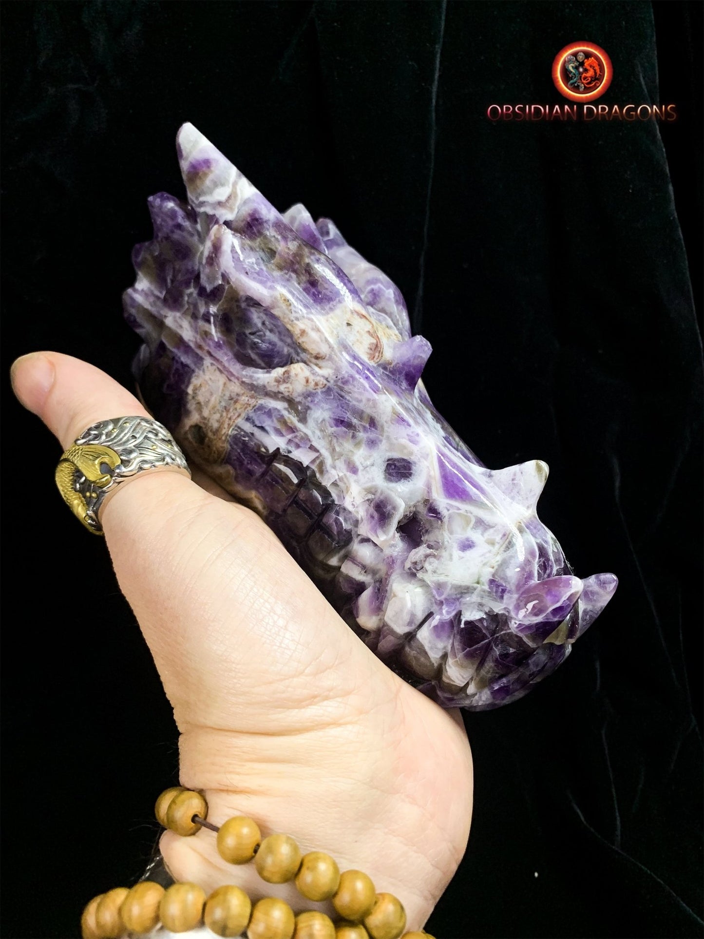 Grand crâne de dragon en améthyste