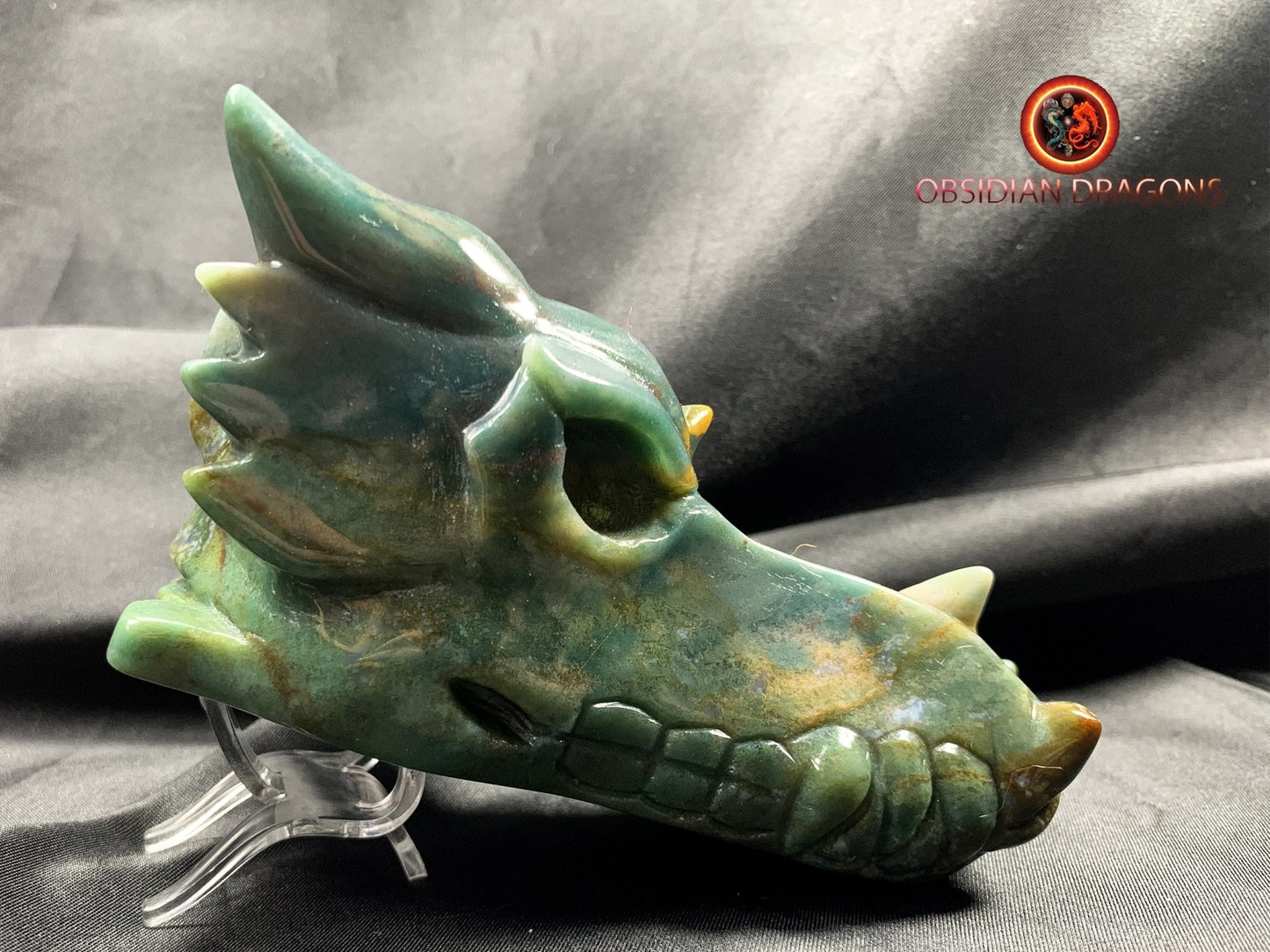crâne de dragon en agate mousse, moss agat dragon skull