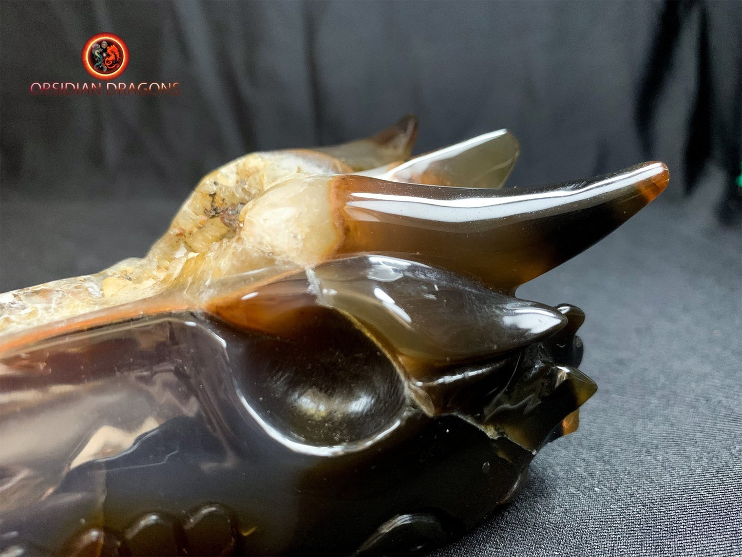 Crâne de dragon- artisanal- géode de quartz