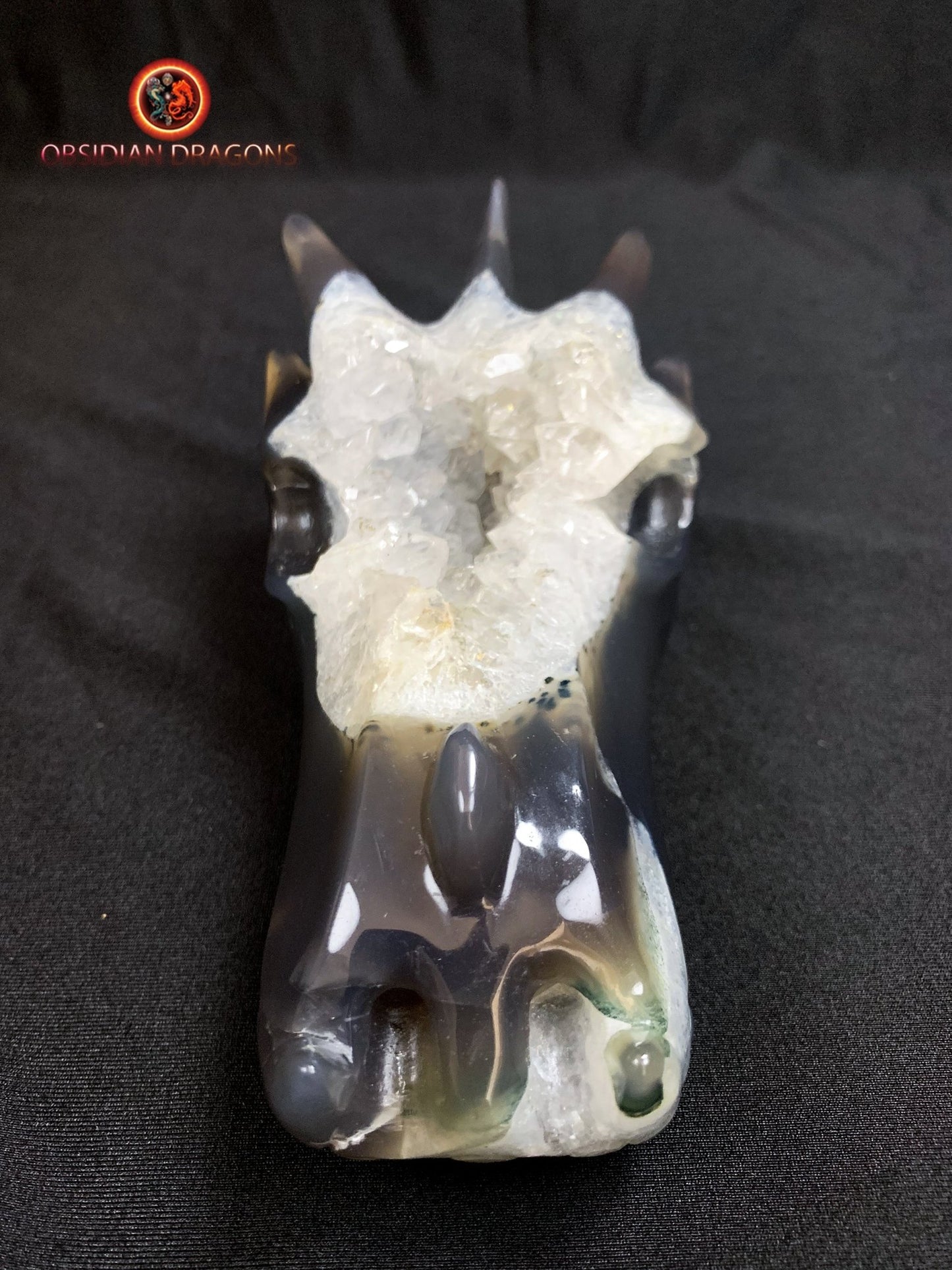 Crâne de dragon- artisanal- géode de quartz