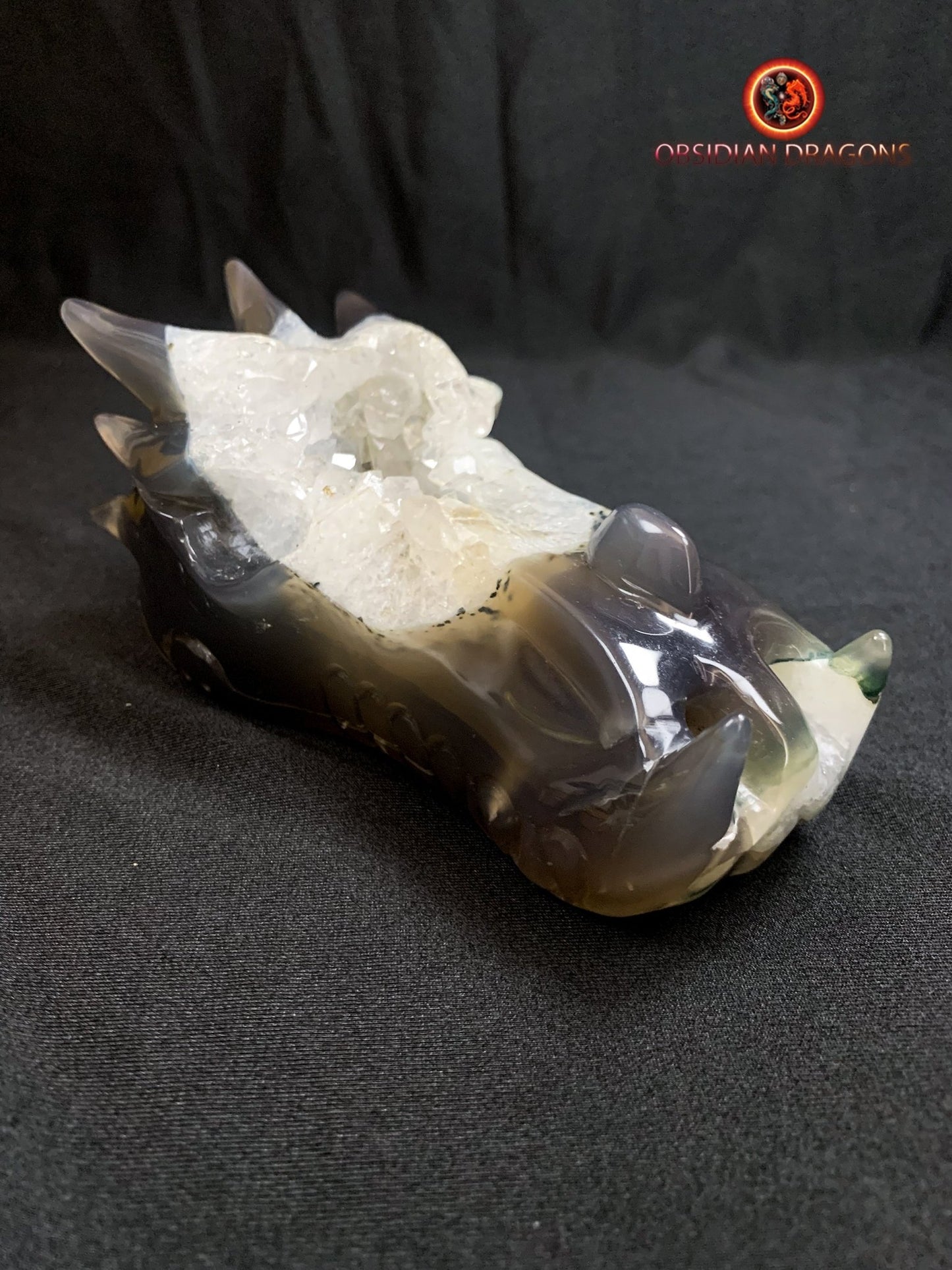 Crâne de dragon- artisanal- géode de quartz