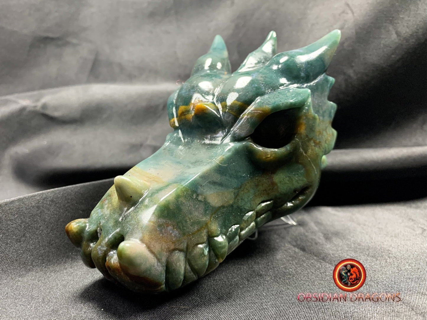 crâne de dragon en agate mousse, moss agat dragon skull