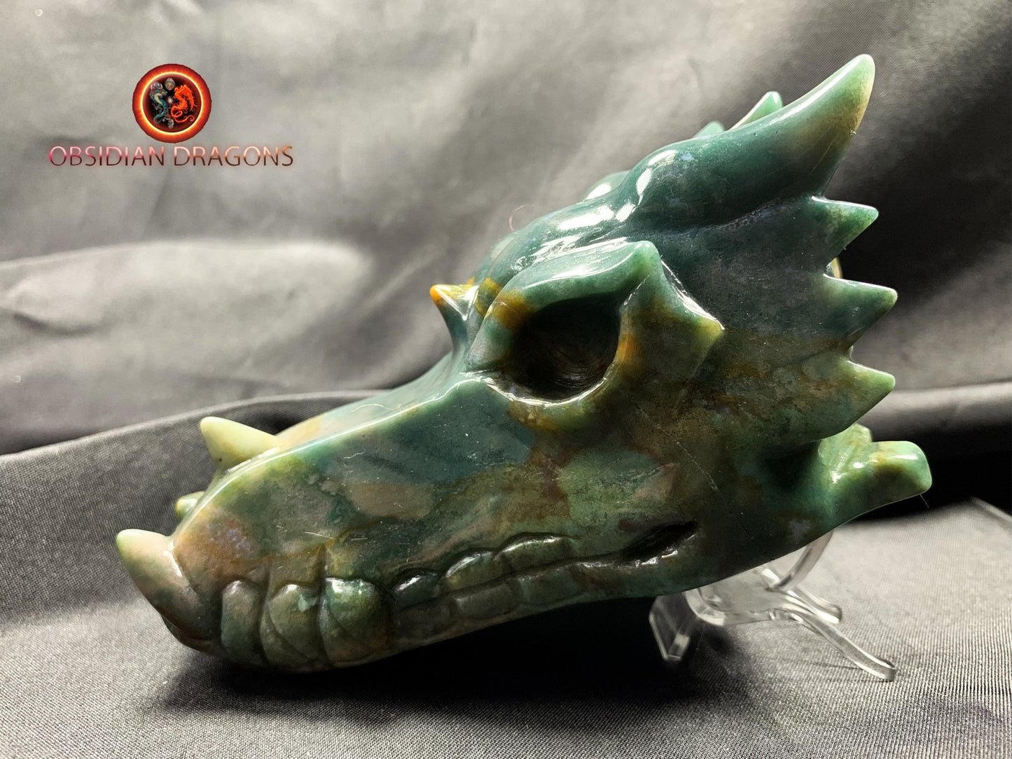 crâne de dragon en agate mousse, moss agat dragon skull