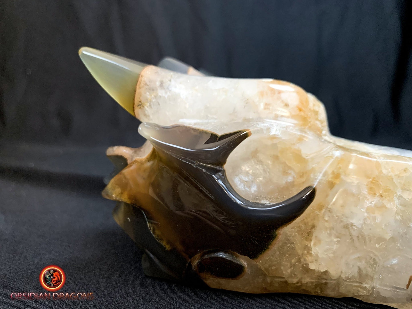Crâne de dragon- artisanal- géode de quartz