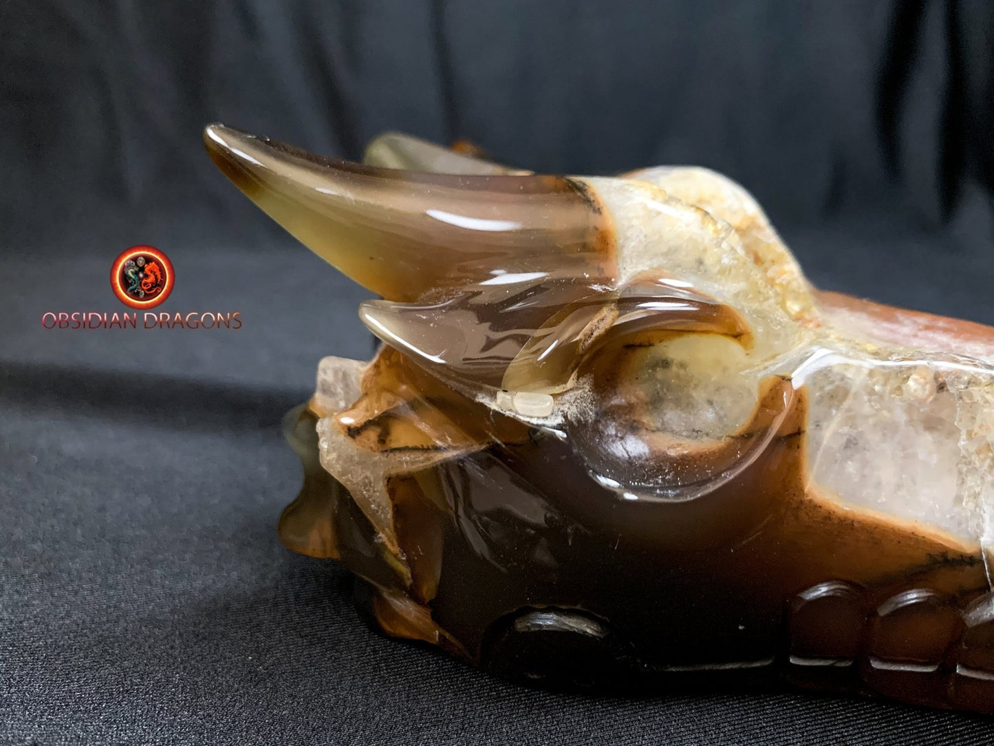 Crâne de dragon- artisanal- géode de quartz