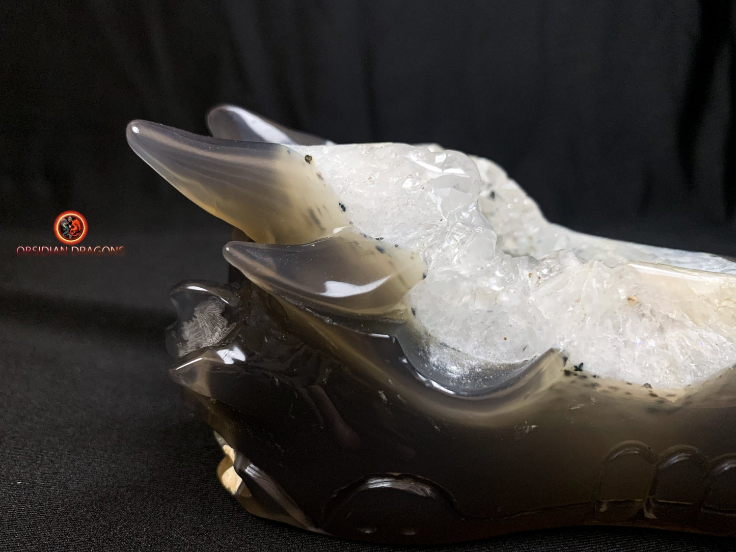 Crâne de dragon- artisanal- géode de quartz