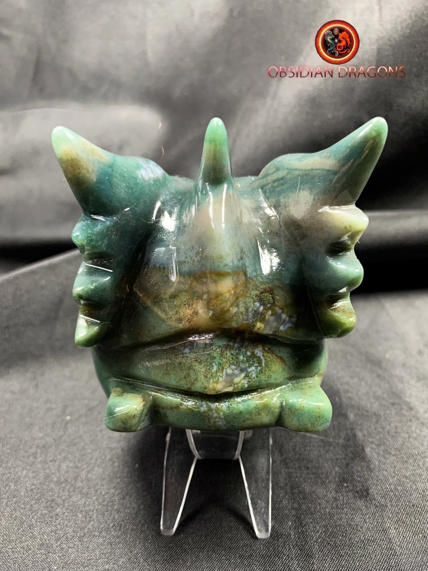crâne de dragon en agate mousse, moss agat dragon skull
