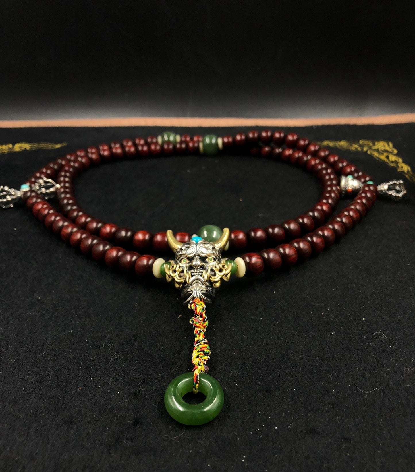 mala Hannya demon japonais, chapelet bouddhiste. 108 perles de santal rouge qualite de collection, argent 925, turquoise, grenat tsavorite - obsidian dragon
