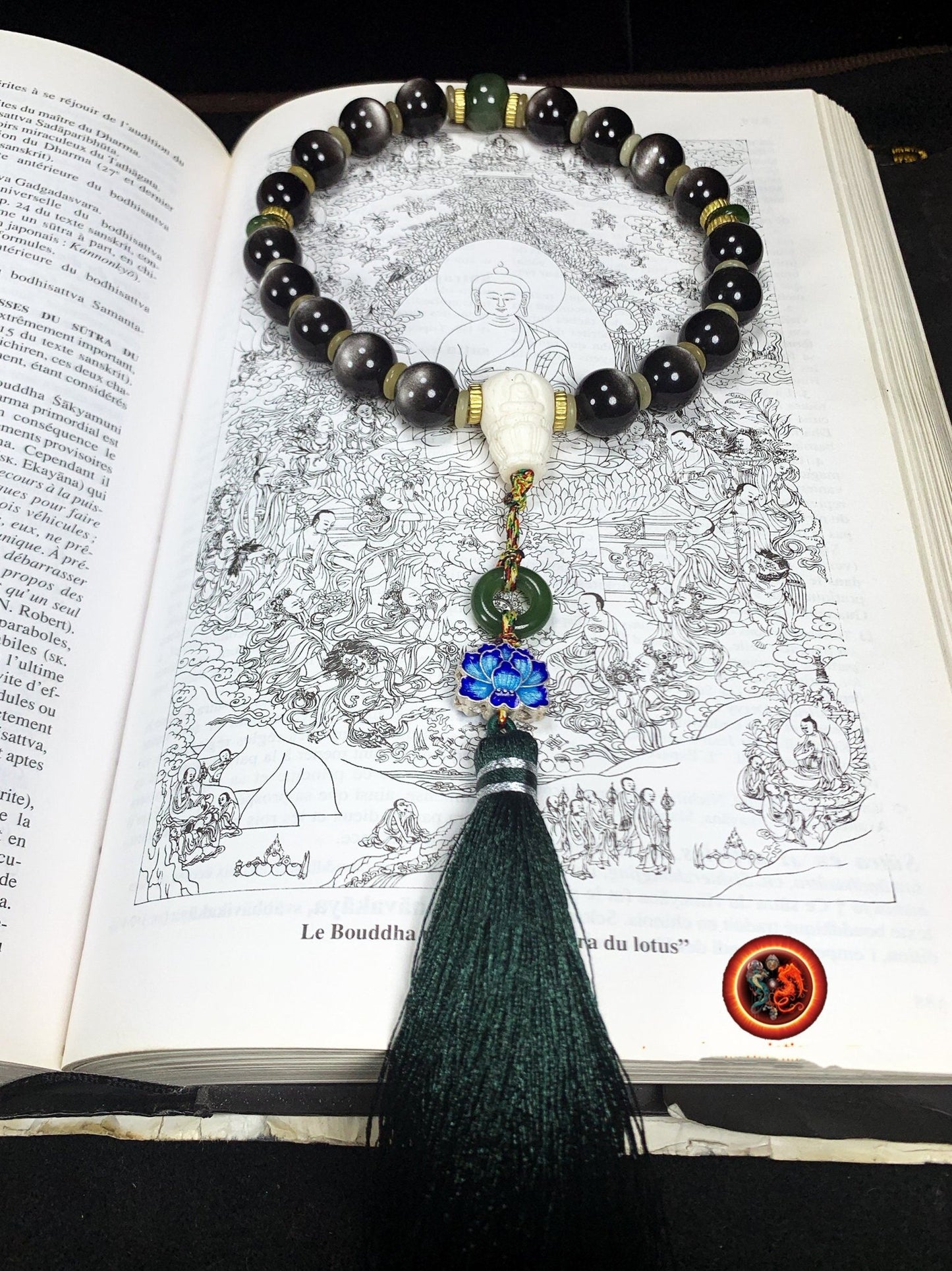 Mala de ceinture. Chapelet bouddhiste ch'an et zen. 18 perles d'obsidienne argentée, jade nephrite. lotus en argent 925 cloisonné. Bouddha - obsidian dragon