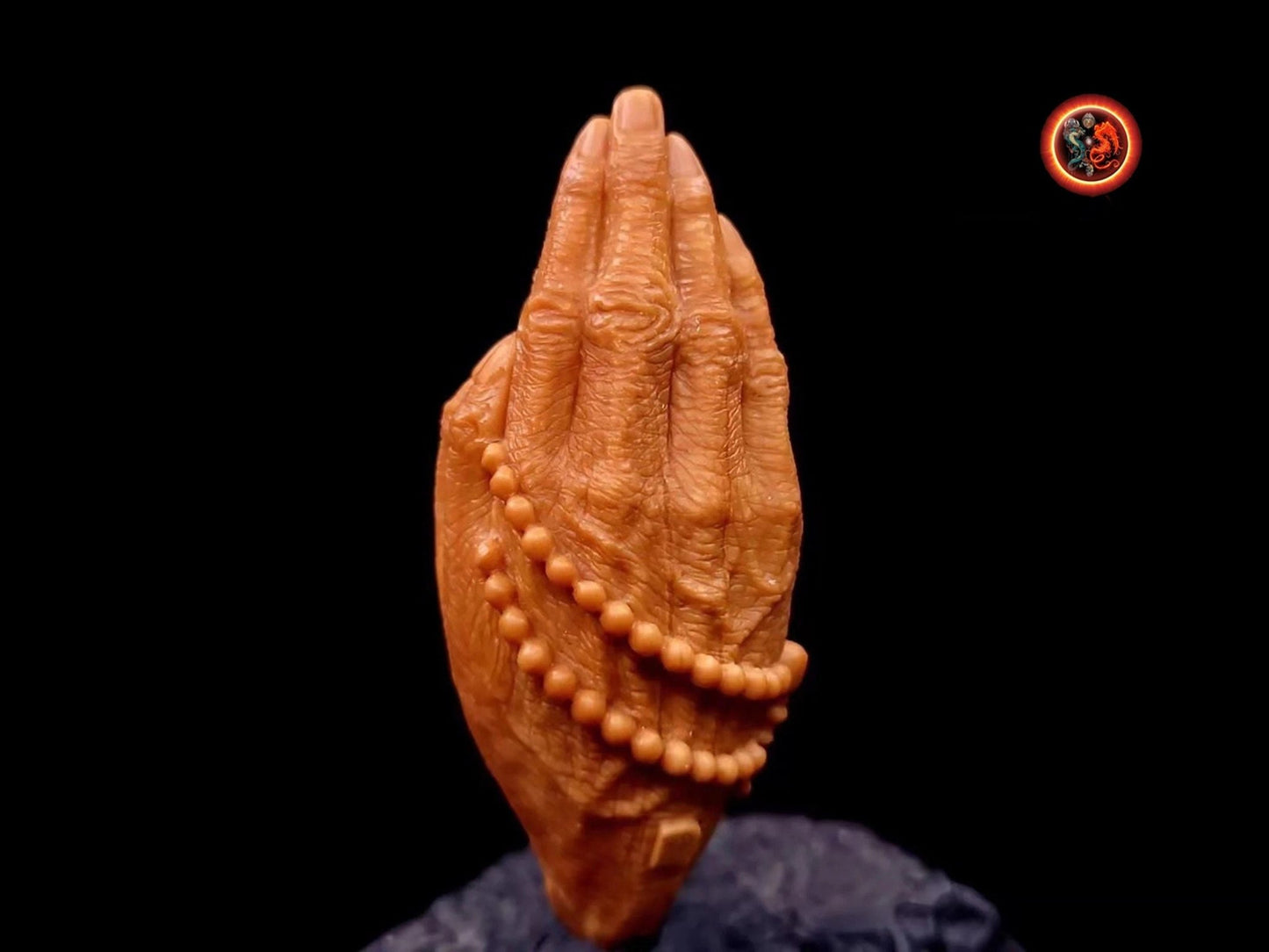 mala chapelet bouddhiste traditionnel prières et meditation jade nephrite naturel blanc 108 perles. Mains en priere en noyau d'olive sculpté - obsidian dragon