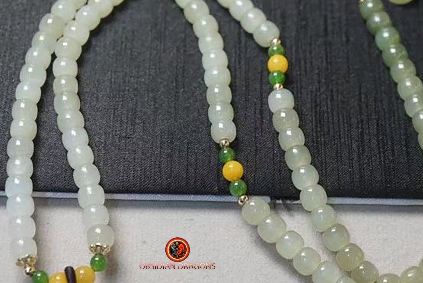 Mala, chapelet bouddhiste traditionnel zen. 108 perles de jade vert. Prières et méditation - obsidian dragon