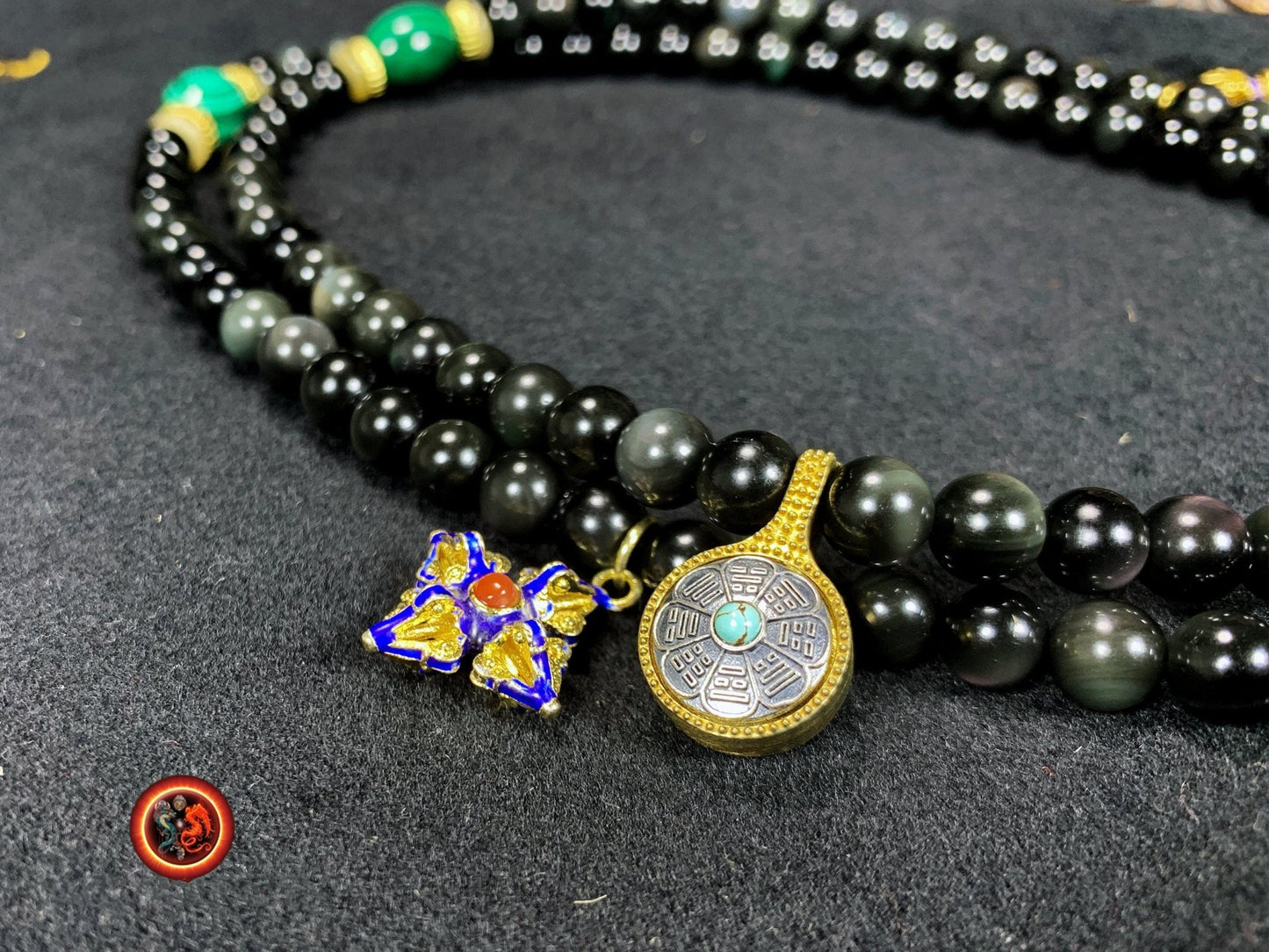 Mala, chapelet bouddhiste, tibetain. 108 perles d'obsidienne oeil celeste, malachite. Argent 925, cuivre plaqué or 18k, turquoise, agate. - obsidian dragon