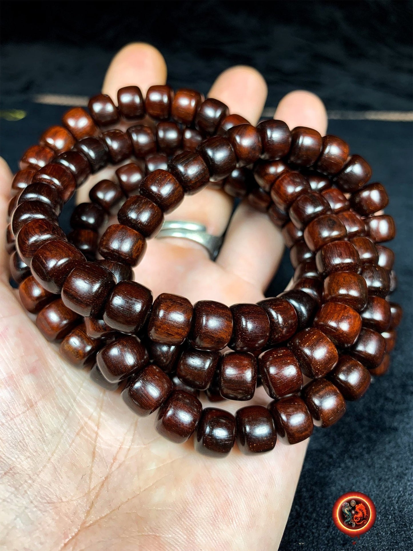 Mala en bois de santal rouge. 108 perles de collection, qualité exceptionnelle.