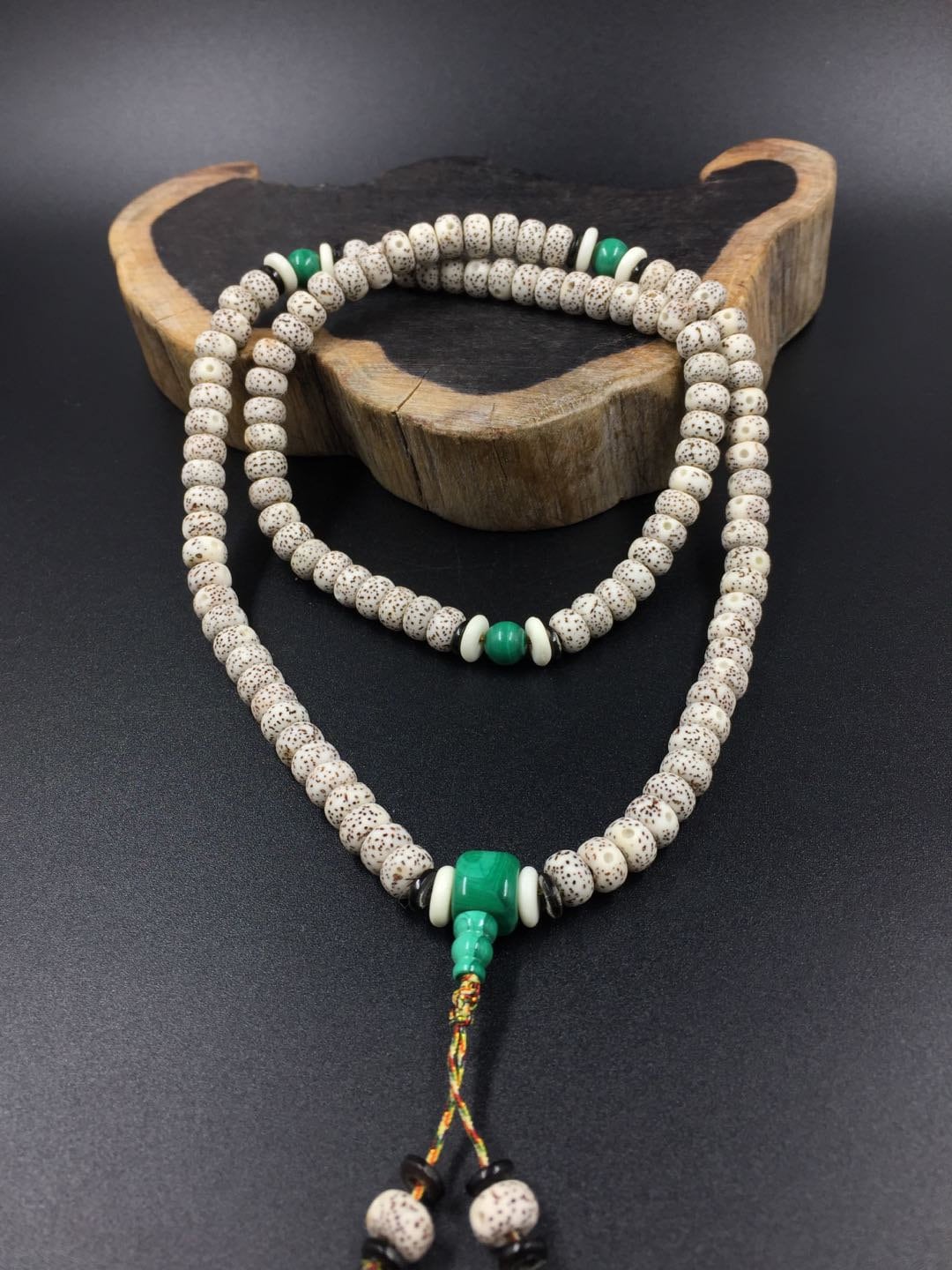 Mala tibétain chapelet bouddhiste graines de figuier sacré (pipal), malachite, os de buffle - obsidian dragon