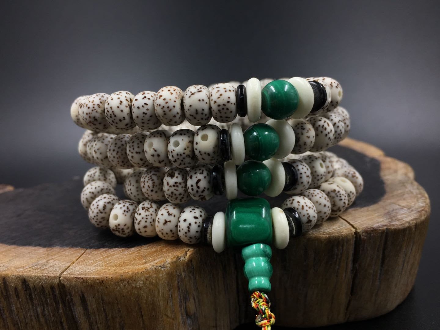 Mala tibétain chapelet bouddhiste graines de figuier sacré (pipal), malachite, os de buffle - obsidian dragon