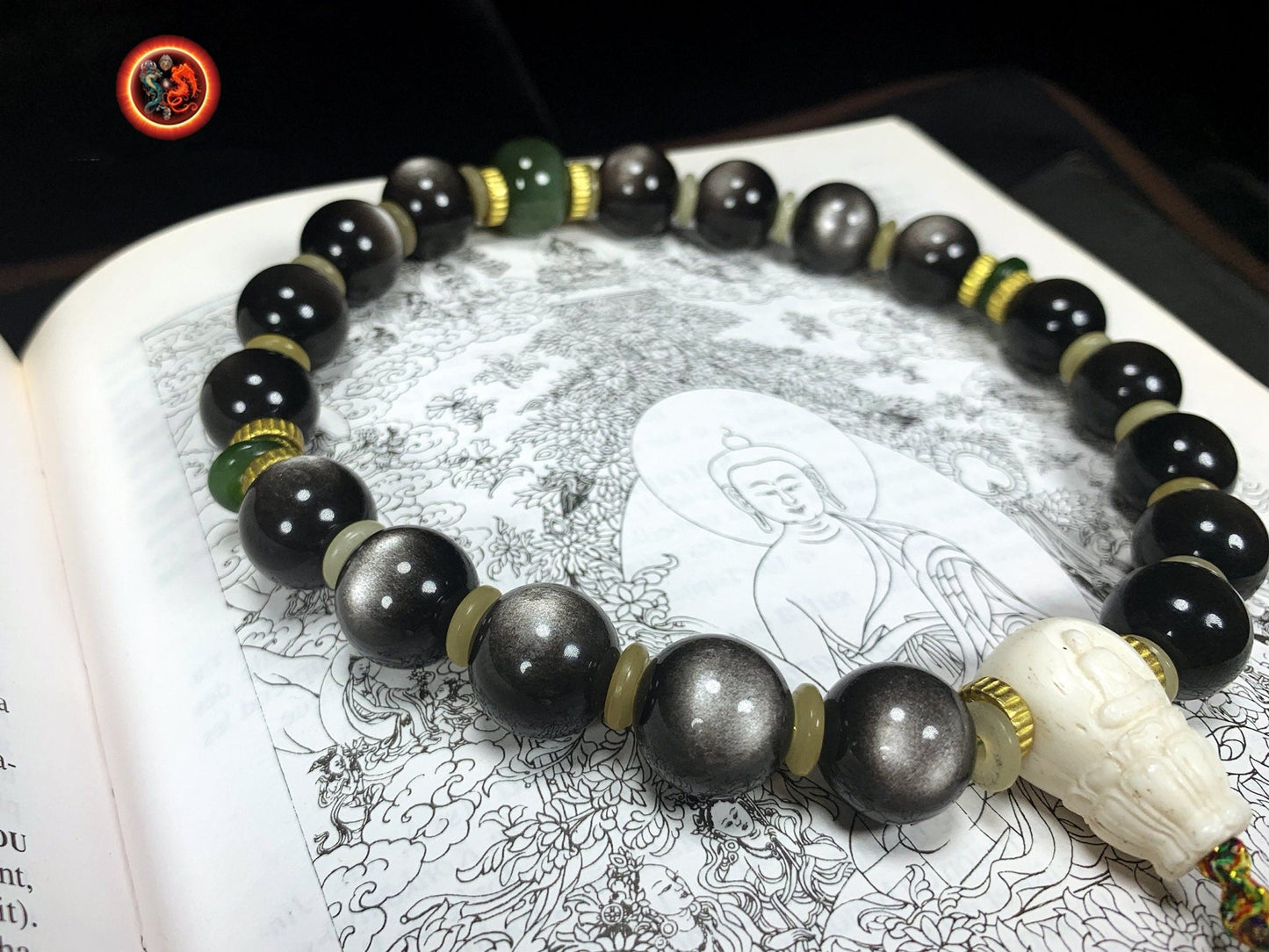 Mala de ceinture. Chapelet bouddhiste ch'an et zen. 18 perles d'obsidienne argentée, jade nephrite. lotus en argent 925 cloisonné. Bouddha - obsidian dragon