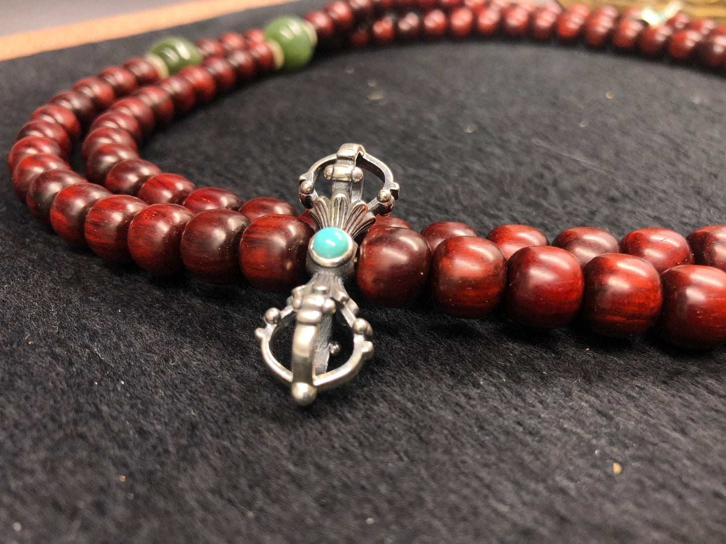 mala Hannya demon japonais, chapelet bouddhiste. 108 perles de santal rouge qualite de collection, argent 925, turquoise, grenat tsavorite - obsidian dragon