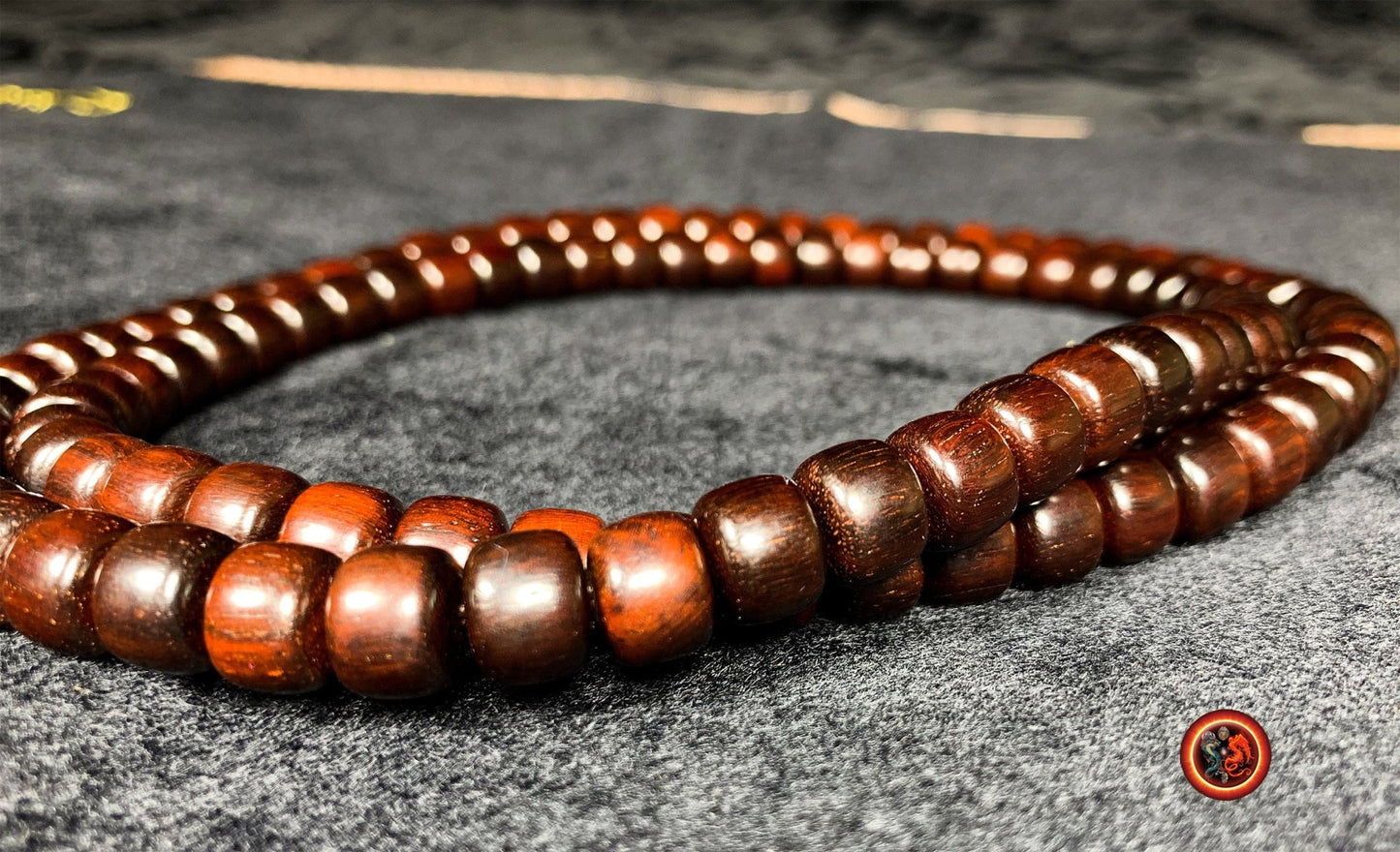 Mala en bois de santal rouge. 108 perles de collection, qualité exceptionnelle.