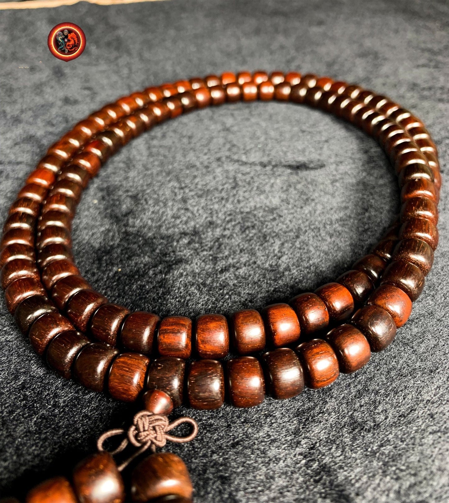 Mala en bois de santal rouge. 108 perles de collection, qualité exceptionnelle.