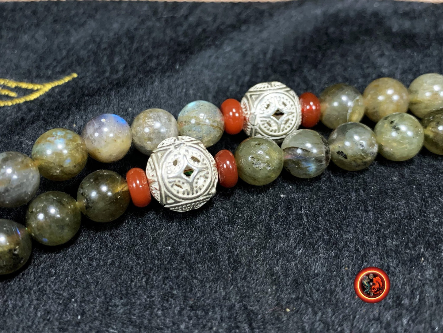 mala 108 perles de labradorite, cornaline, reliquaire tibétain et compteur en argent massif 925/1000ème - obsidian dragon