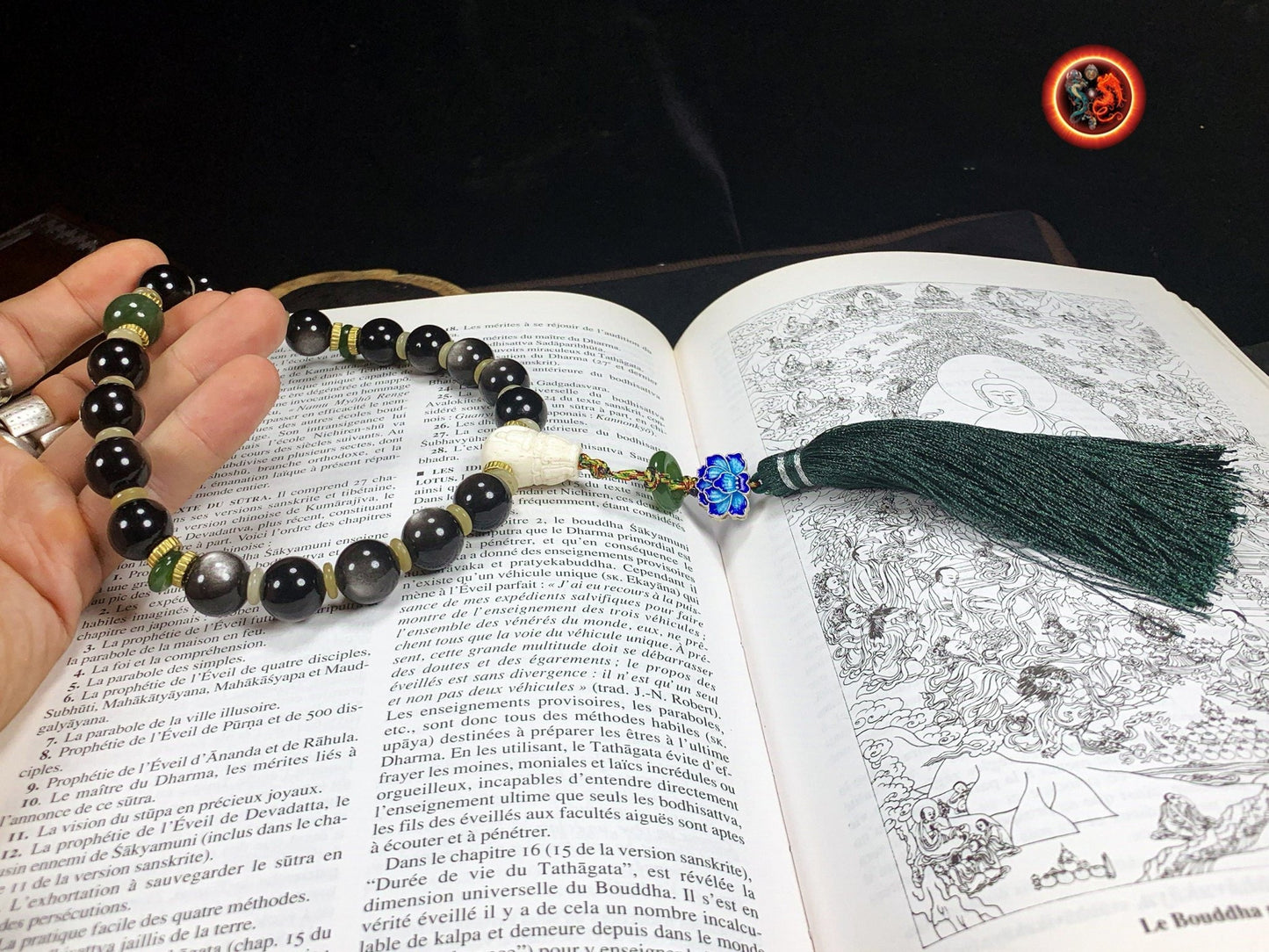 Mala de ceinture. Chapelet bouddhiste ch'an et zen. 18 perles d'obsidienne argentée, jade nephrite. lotus en argent 925 cloisonné. Bouddha - obsidian dragon