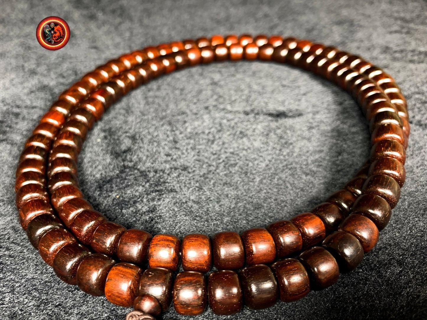 Mala en bois de santal rouge. 108 perles de collection, qualité exceptionnelle.