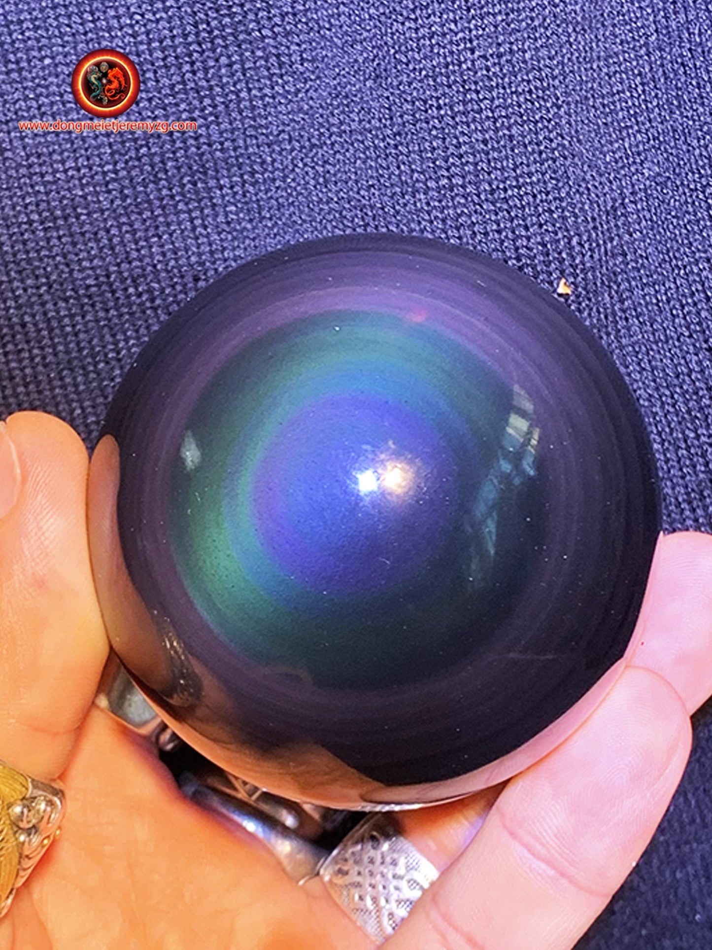 sphère en obsidienne oeil celeste de qualité exceptionnelle, pièce rare de collection. 0.362 kg 22.30cm de circonférence 7.10 cm de diamètre - obsidian dragon