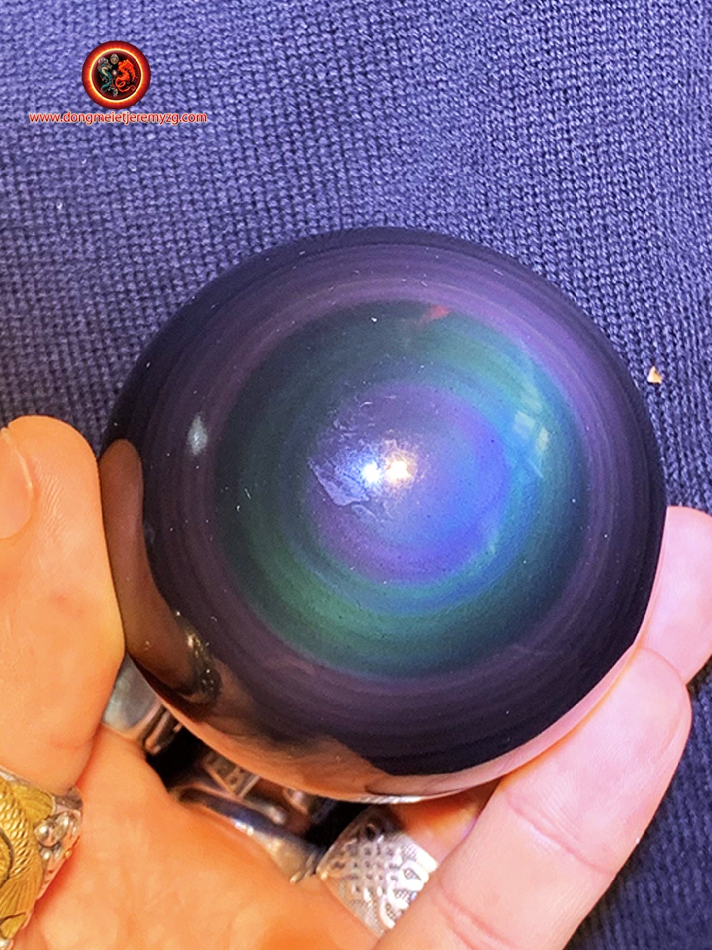 sphère en obsidienne oeil celeste de qualité exceptionnelle, pièce rare de collection. 0.362 kg 22.30cm de circonférence 7.10 cm de diamètre - obsidian dragon