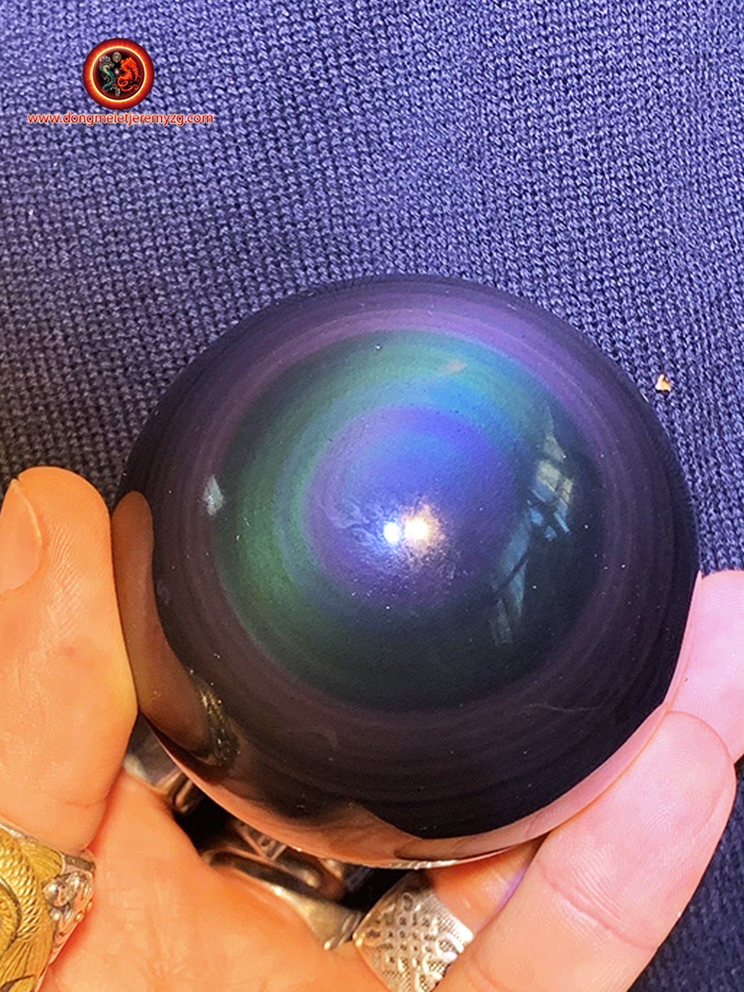 sphère en obsidienne oeil celeste de qualité exceptionnelle, pièce rare de collection. 0.362 kg 22.30cm de circonférence 7.10 cm de diamètre - obsidian dragon