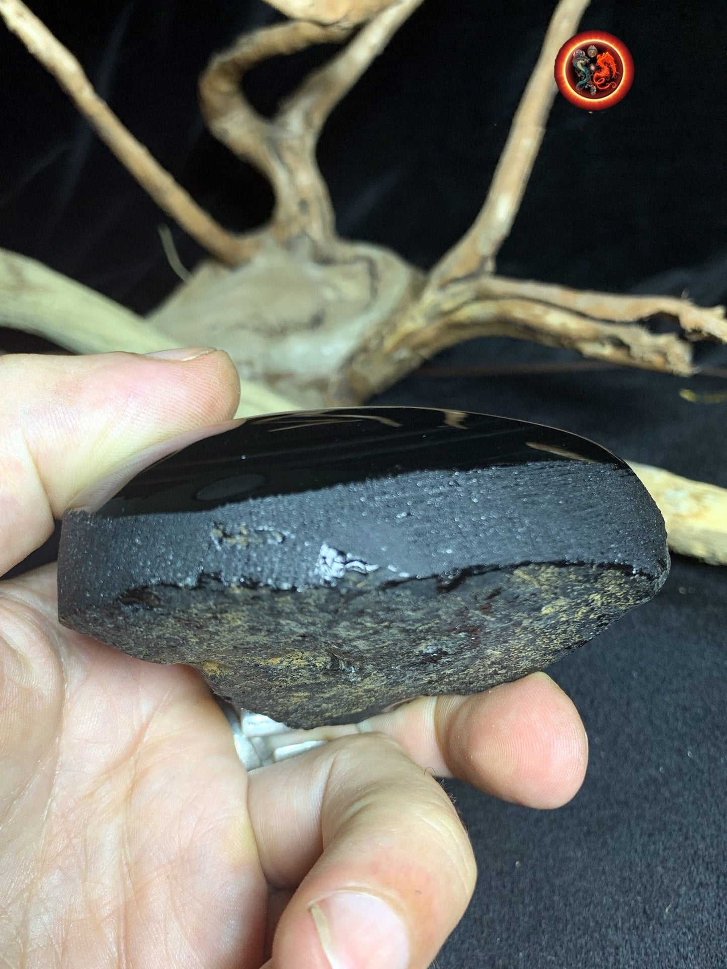 forme libre en obsidienne oeil celeste. Semi brute. 81/55/60 mm 0,218 kg. Obsidienne naturelle du mexique - obsidian dragon
