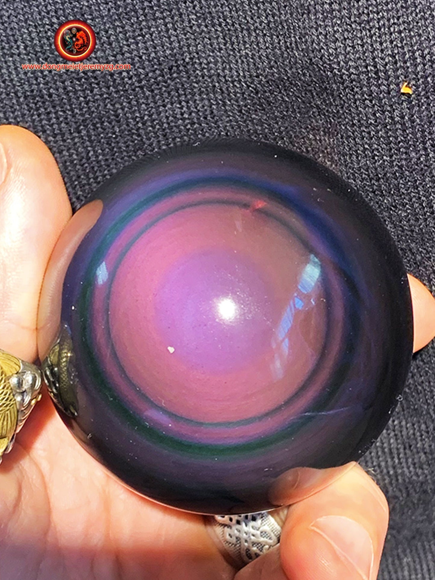 sphère en obsidienne oeil celeste de qualité exceptionnelle, pièce rare de collection. 0.362 kg 22.30cm de circonférence 7.10 cm de diamètre - obsidian dragon