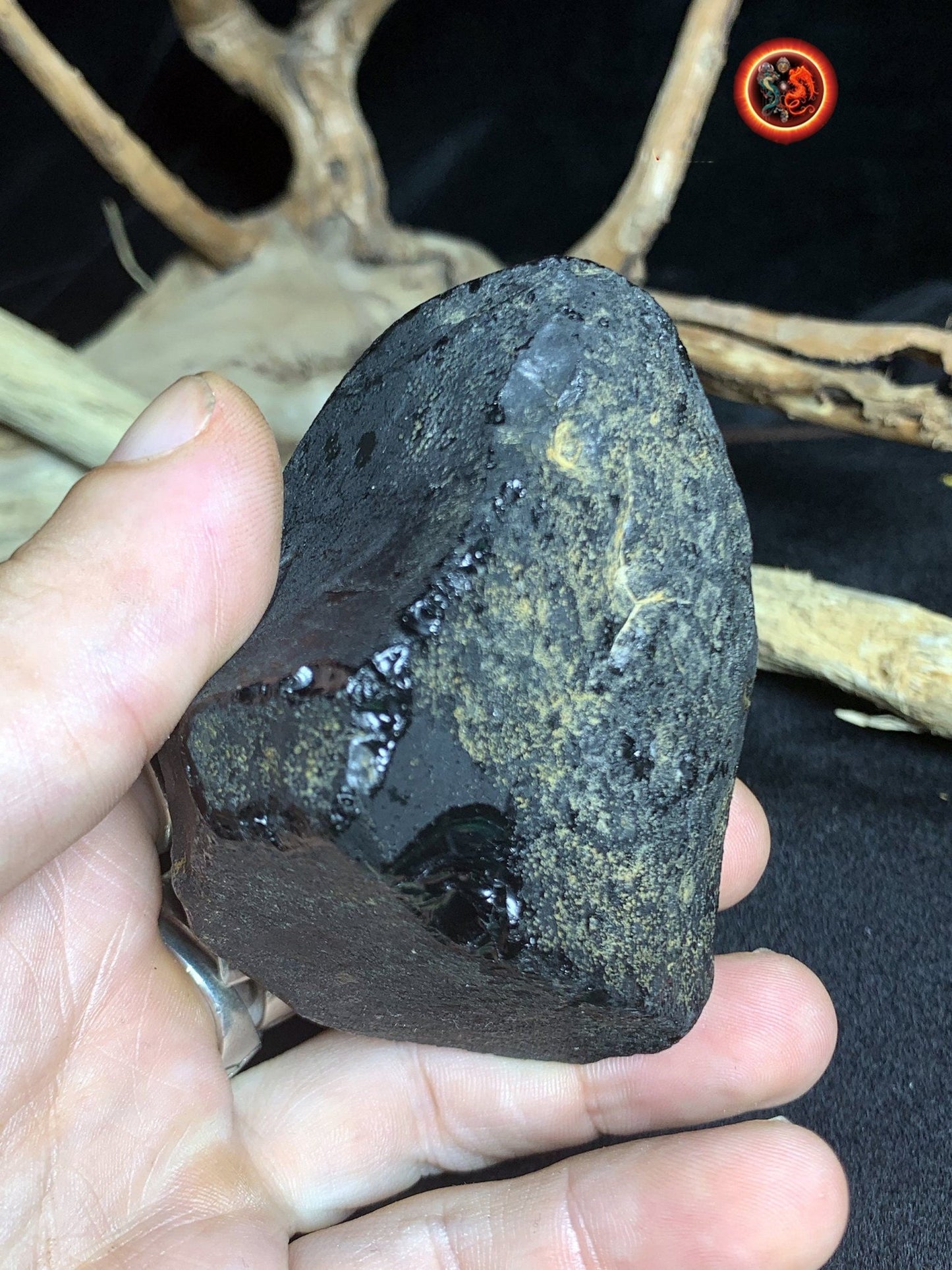 forme libre en obsidienne oeil celeste. Semi brute. 81/55/60 mm 0,218 kg. Obsidienne naturelle du mexique - obsidian dragon
