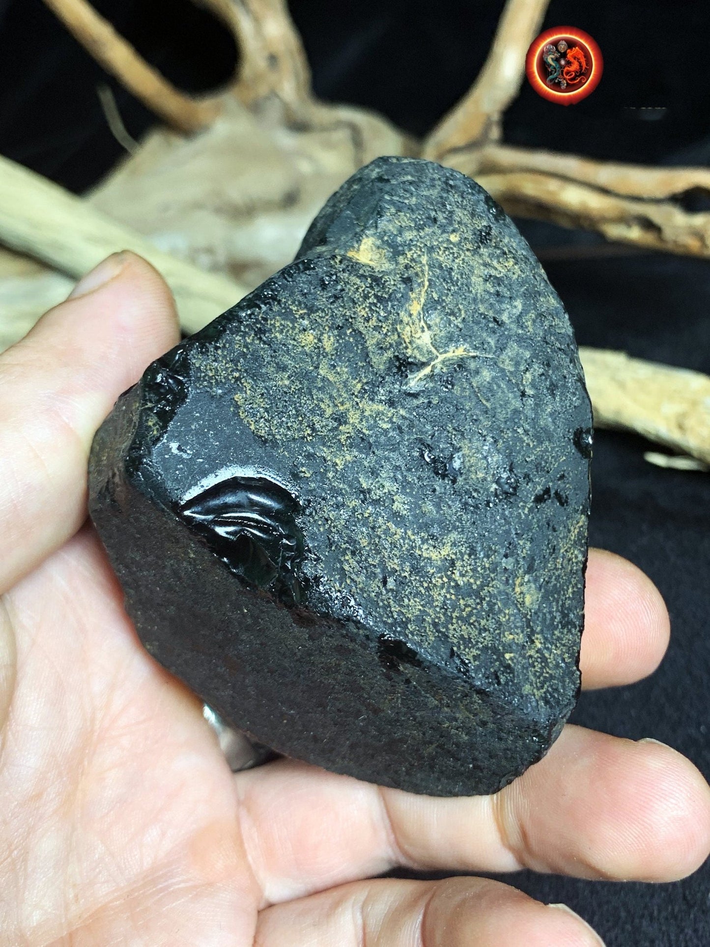 forme libre en obsidienne oeil celeste. Semi brute. 81/55/60 mm 0,218 kg. Obsidienne naturelle du mexique - obsidian dragon