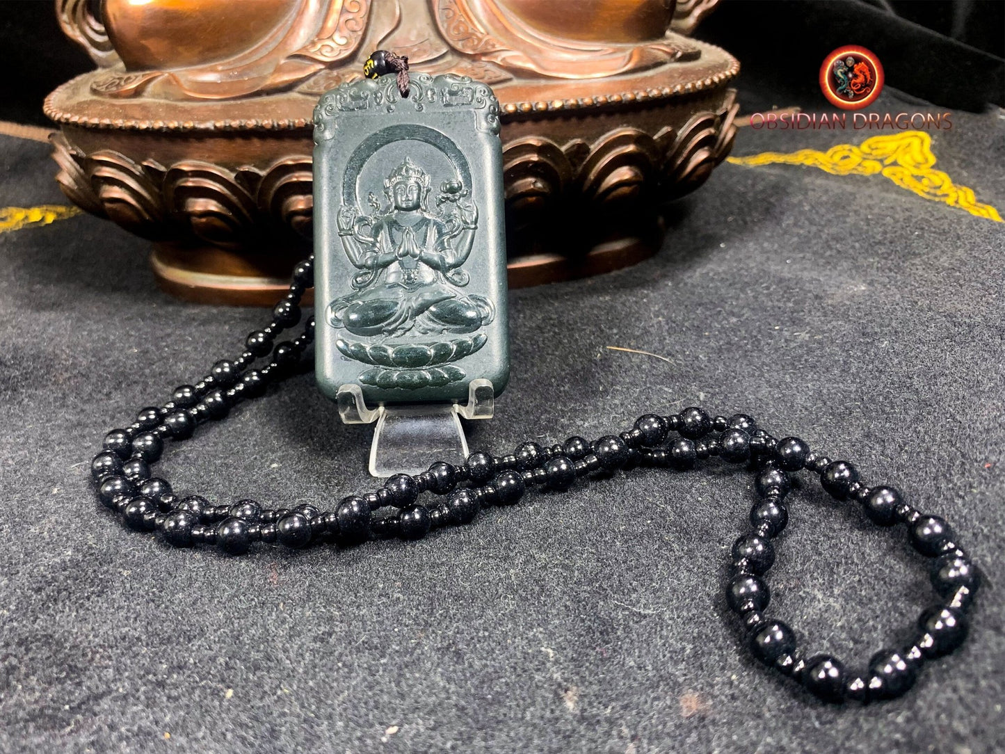 Pendentif bouddha en jade- Chenrezig en posture de Powa