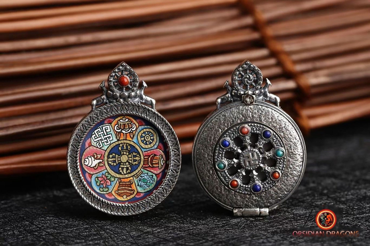 Pendentif Tangka tibétain- 8 signes auspicieux