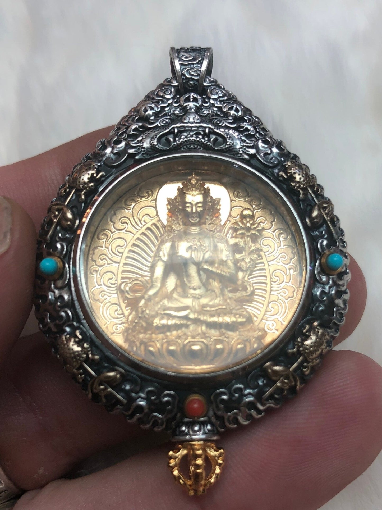 Pendentif Bouddha. Manjushri bodhisattva. Ghau tibétain. Argent massif et plaqué or 18k. - obsidian dragon
