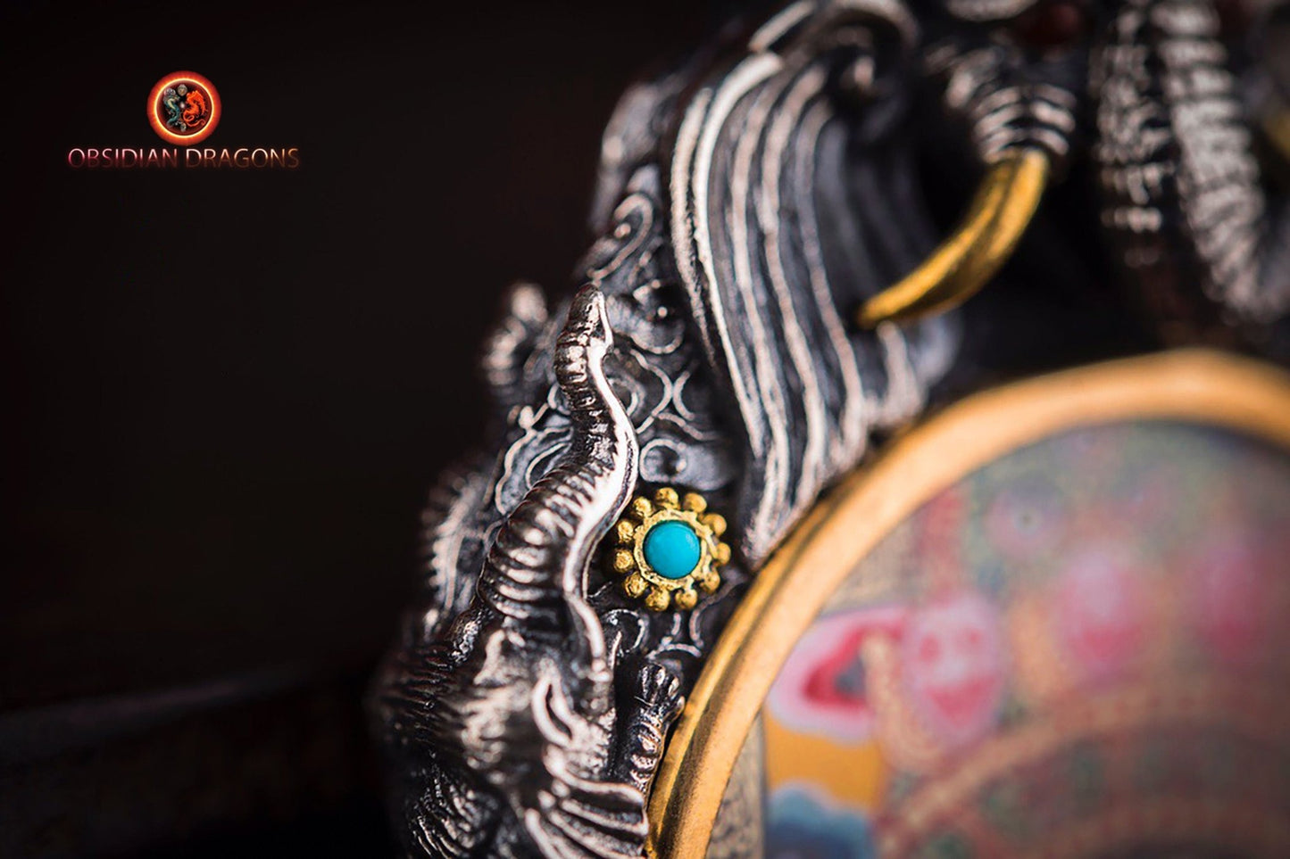 Pendentif thangka tibétain- Déité de la richesse Zakiram