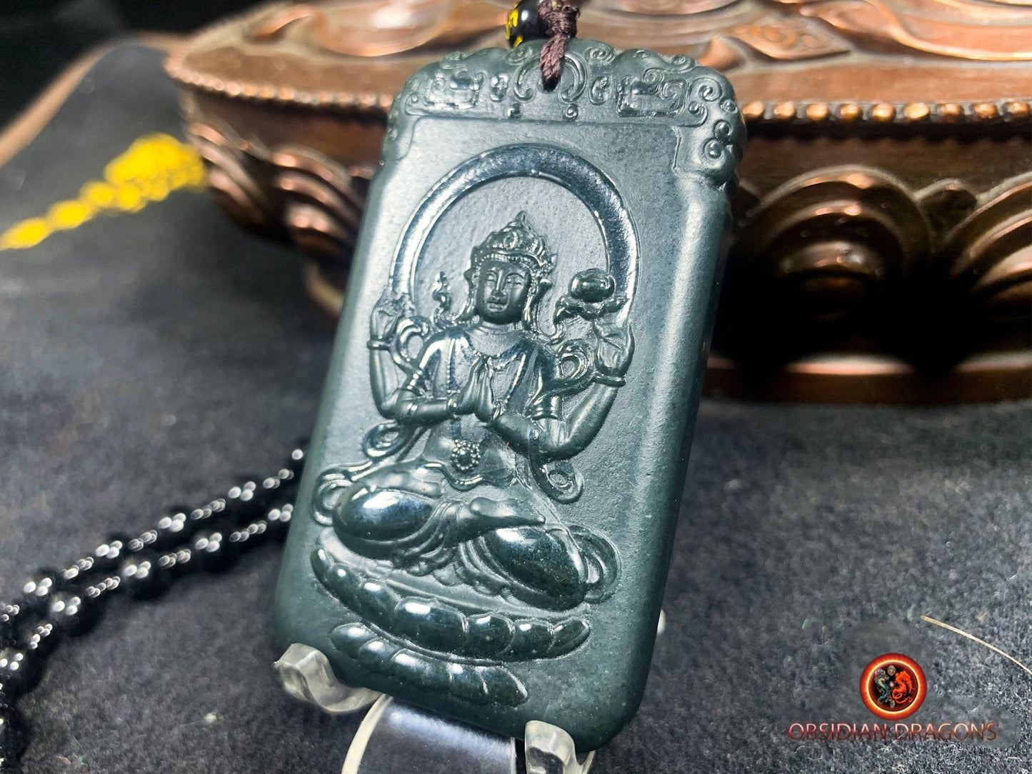Pendentif bouddha en jade- Chenrezig en posture de Powa
