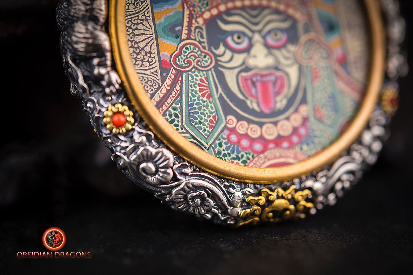 Pendentif thangka tibétain- Déité de la richesse Zakiram