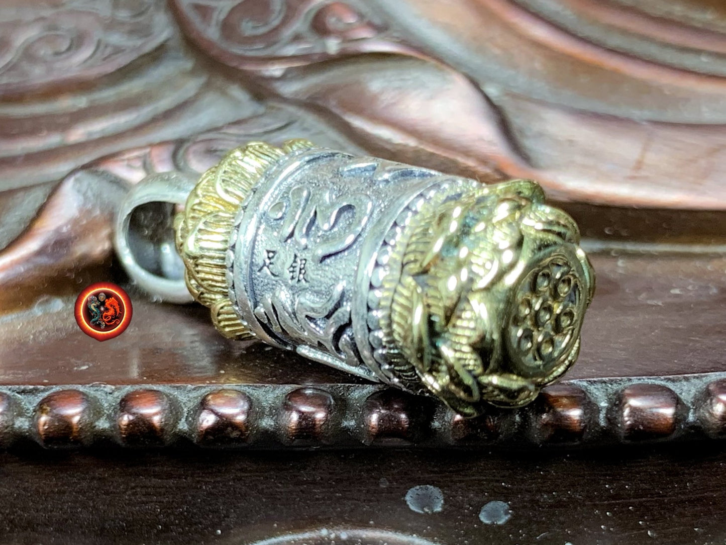 Pendentif bouddha Reliquaire bouddhiste tibetain. Moulin a prière ouvrant. Mantra de la compassion "om mani padme hum". Argent 925 poinçonné, cuivre - obsidian dragon