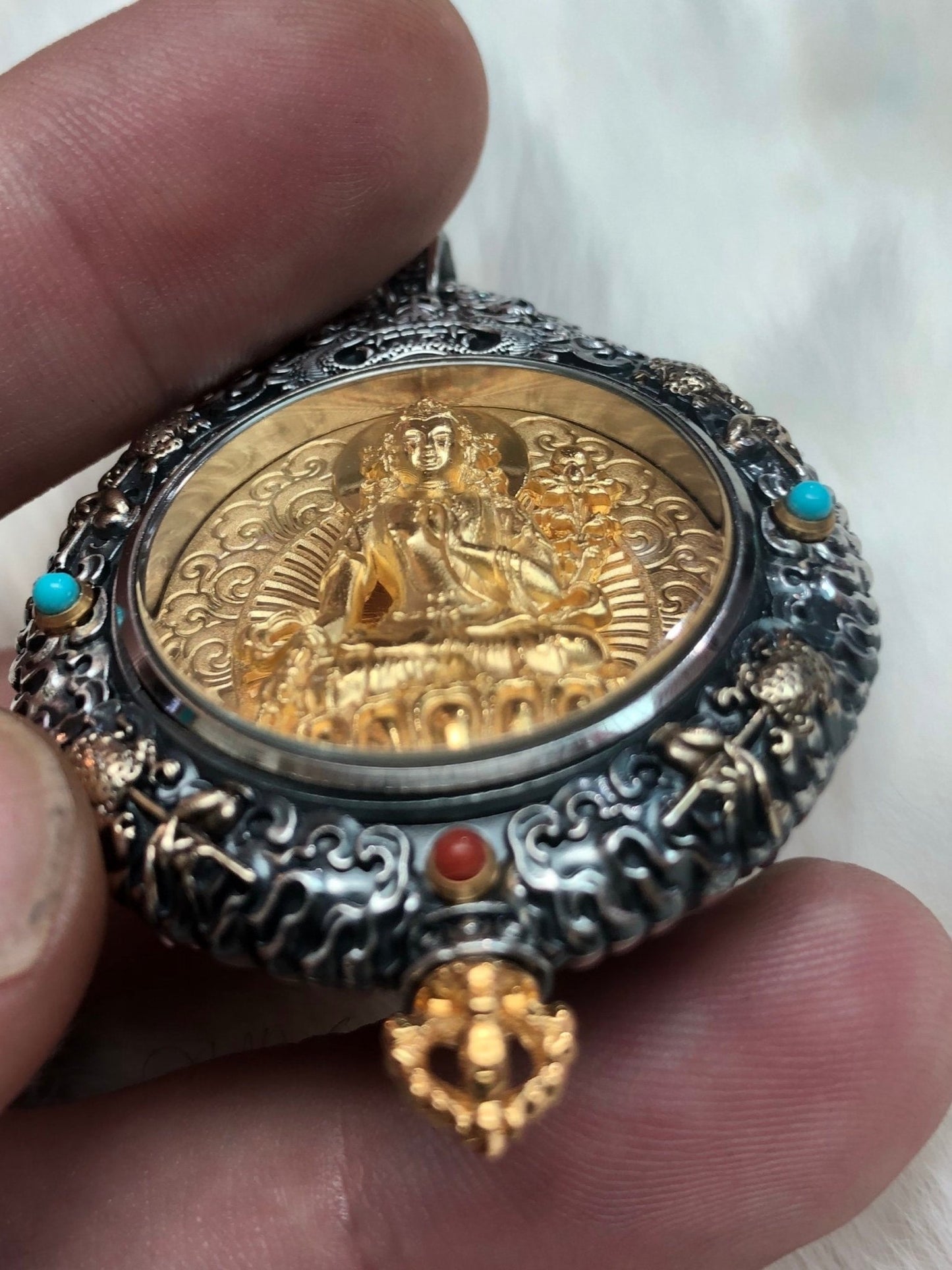 Pendentif Bouddha. Manjushri bodhisattva. Ghau tibétain. Argent massif et plaqué or 18k. - obsidian dragon