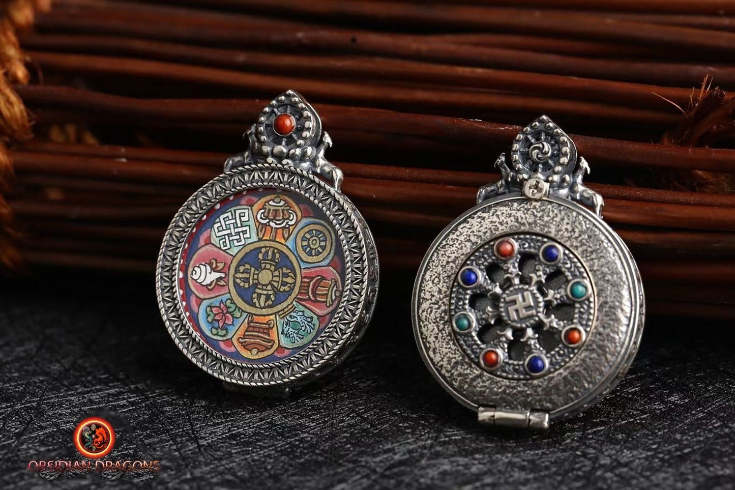 Pendentif Tangka tibétain- 8 signes auspicieux