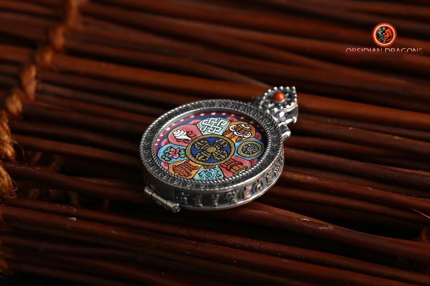 Pendentif Tangka tibétain- 8 signes auspicieux