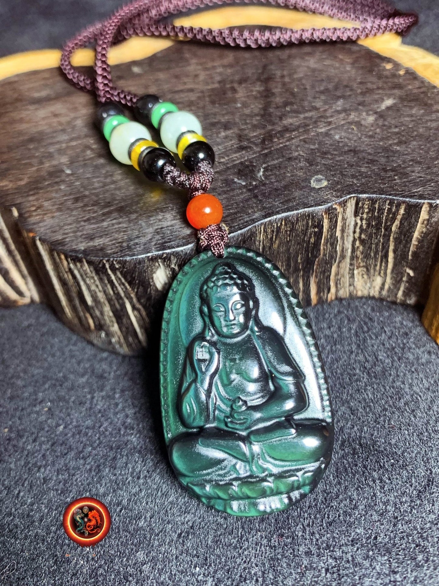 Pendentif, bouddha, Amitabha. Amulette bouddhiste en obsidienne oeil celeste. obsidienne oeil celeste naturelle du mexique. Cordon, jade. - obsidian dragon
