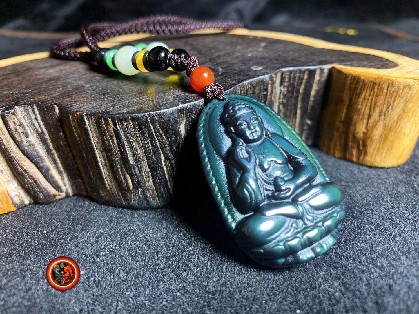 Pendentif, bouddha, Amitabha. Amulette bouddhiste en obsidienne oeil celeste. obsidienne oeil celeste naturelle du mexique. Cordon, jade. - obsidian dragon