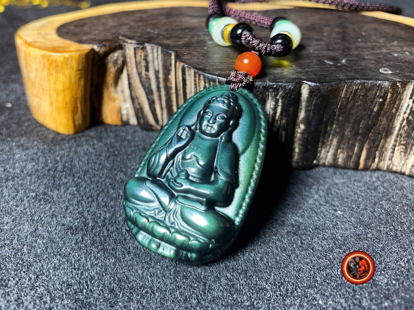 Pendentif, bouddha, Amitabha. Amulette bouddhiste en obsidienne oeil celeste. obsidienne oeil celeste naturelle du mexique. Cordon, jade. - obsidian dragon