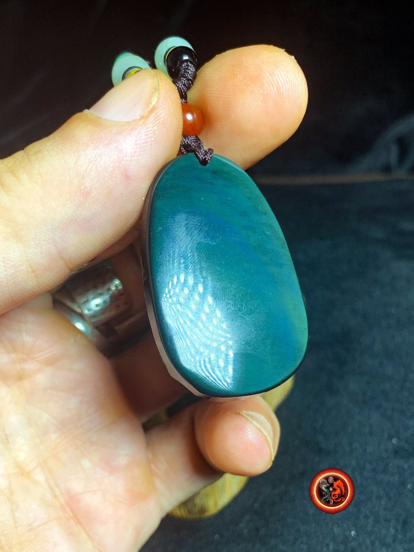 Pendentif, bouddha, Amitabha. Amulette bouddhiste en obsidienne oeil celeste. obsidienne oeil celeste naturelle du mexique. Cordon, jade. - obsidian dragon